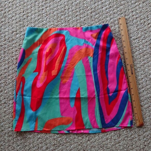 Vibrant Bold Color blouse and skirt set - Picture 13 of 14